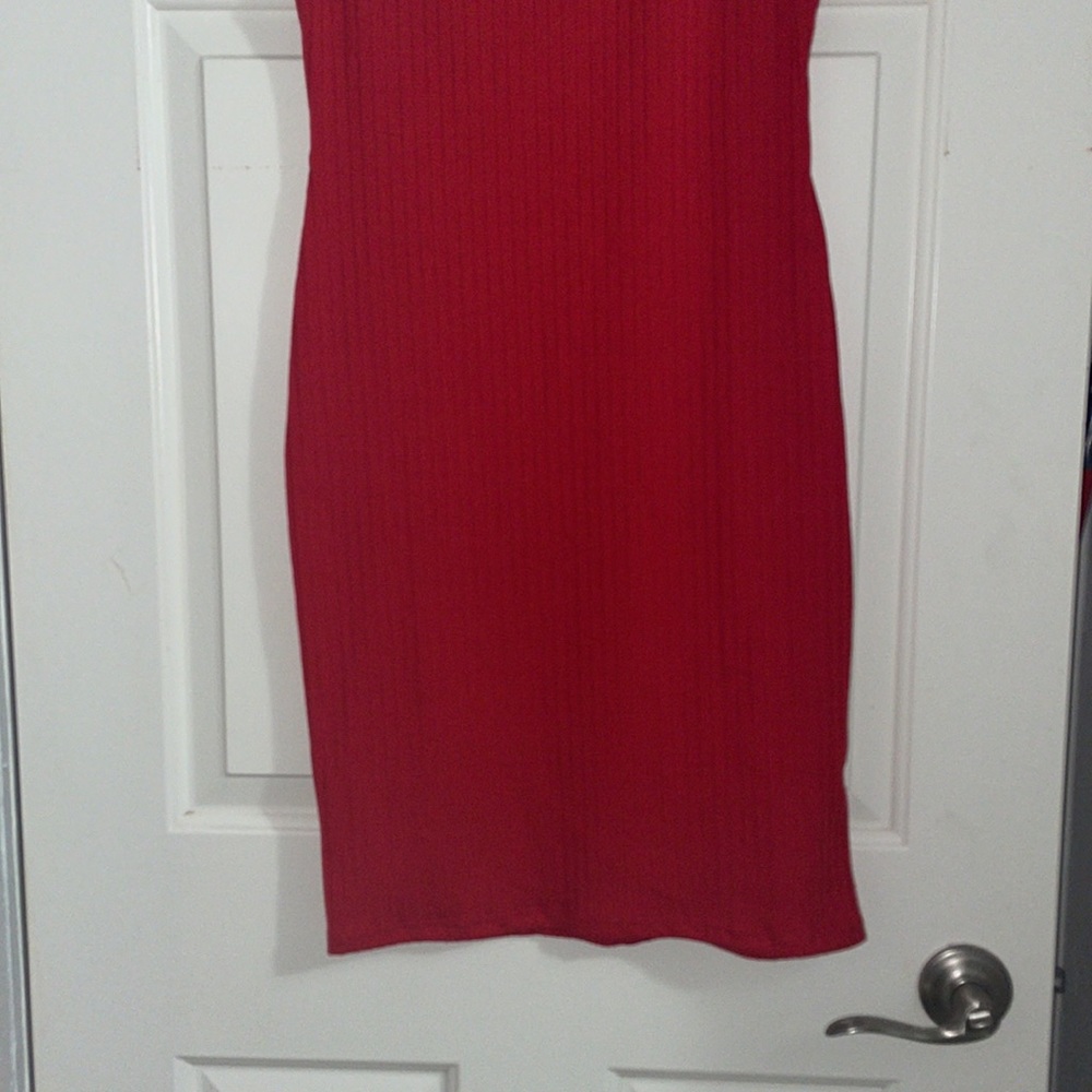 RED DRESS - Picture 3 of 4